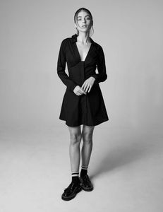 Robe chemise effet corset noire offre à 14,99€ sur Jennyfer