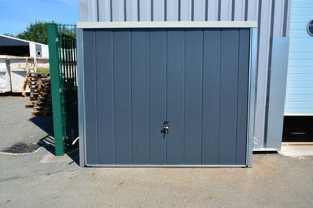 Porte de garage basculante grise l.240 x H.200 cm x Ep.20 mm offre à 349€