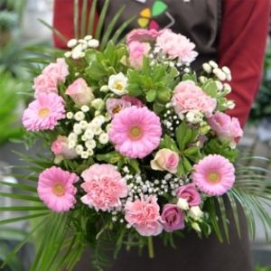 Bouquet de votre fleuriste rose offre à 30€ sur Carrément Fleurs