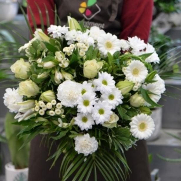 Bouquet de votre fleuriste Blanc offre à 30€ sur Carrément Fleurs
