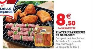 €  8,50  LA BARQUETTE PLATEAU BARBECUE LE GAULOIS  Composé de 4 brochettes de dinde + 2 cuisses de poulet découpé  La barquette de 850 g 