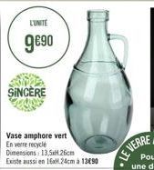 L'UNITÉ  9€90  SINCÈRE  Vase amphore vert En verre recyclé  Dimensions: 13,5xH.26cm Existe aussi en 16x1.24cm à 13€90  LE VERRE 