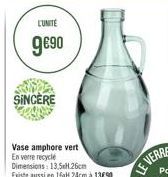 LUNITE  9€90  SINCÈRE  Vase amphore vert En verre recycle Dimensions: 13.5H26cm Existe aussi en 16aH.24cm à 13€90  LE VERRE 