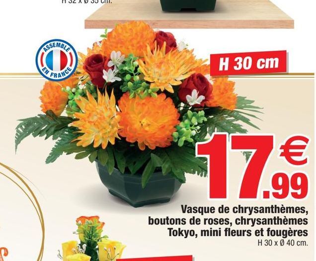 Vasque de chrysanthemes, boutons de roses, chrysanthemes Tokyo, mini fleurs et fougeres