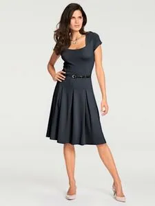Robe en jersey look féminin avec ceinture offre à 39€ sur Helline