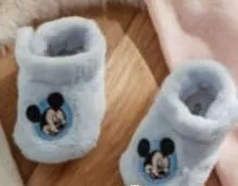 chaussons layette minnie ou mickey disney