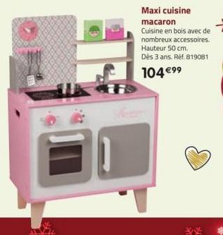 Maxi cuisine  macaron  Cuisine en bois avec de nombreux accessoires. Hauteur 50 cm.  Dès 3 ans. Ref. 819081  104€⁹⁹ 