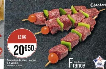 LE KG  20 €50  Brochettes de boeuf mariné x4 Casino montées à la main  Transforme en  rance  Casino  VIANDE BOVINE MANCE 