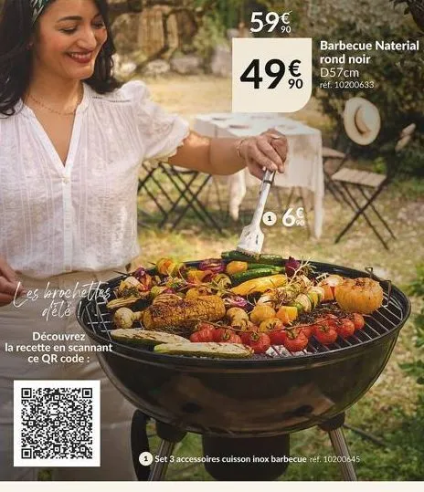 les brochettes d'été  découvrez  la recette en scannant  ce qr code:  59€  barbecue naterial rond noir d57cm  490200683  0 69  set 3 accessoires cuisson inox barbecue réf. 10200645 